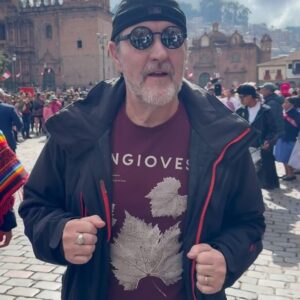 Antonio Calloni Instagram - Perú, hasta luego! Gracias! Ollantaytambo, Salinas de Maras, museus, comida excelente, vilarejos, Qosqo, Machu Picchu… a viagem não cabe nas fotos, é coisa de memória, de vida. É pra sempre…
A dancinha com coreografia altamente sofisticada faz parte do show. Tchau😜
🇵🇪🇵🇪🇵🇪🇵🇪🇵🇪🇵🇪🇵🇪🇵🇪
Mais detalhes no @viagemdemao (em breve).
Saúde, sorte, beijos e ouro!