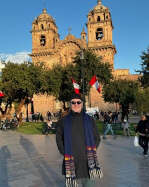 Antonio Calloni Instagram - Perú, hasta luego! Gracias! Ollantaytambo, Salinas de Maras, museus, comida excelente, vilarejos, Qosqo, Machu Picchu… a viagem não cabe nas fotos, é coisa de memória, de vida. É pra sempre…
A dancinha com coreografia altamente sofisticada faz parte do show. Tchau😜
🇵🇪🇵🇪🇵🇪🇵🇪🇵🇪🇵🇪🇵🇪🇵🇪
Mais detalhes no @viagemdemao (em breve).
Saúde, sorte, beijos e ouro!