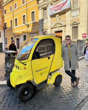 Antonio Calloni Instagram - Um pouco de Roma para encerrar as férias com chave de ouro. Mais uma vez nesse lugar maravilhoso para “descomprimir” o caos absolutamente deslumbrante da Índia (que país fascinante).
❤️❤️❤️❤️❤️❤️❤️❤️
O pequeno vídeo intitulado, TENTATIVA NA VILLA BORGHESE, foi dirigido pela amada e muito paciente, Ilse.
😜😜😜😜😜😜😜😜
Salute, buona fortuna, bacci e oro!