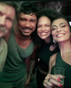Antonio Calloni Instagram - …renascer…
🟩🟩⬛️🟪🟪🟪🟧🟪
#beneditoruybarbosa 
Direção: Gustavo Fernandez (na segunda foto)
Novela de Bruno Luperi 
🟩🟧🟩🟧🟩🟧🟩🟧
Desconfio que meu processo de trabalho priorize o lúdico. O sagrado vem quase junto. É bem verdade que costumo confundir as duas coisas. Alimentar essa confusão me faz um bem danado…
🟪🟪🟪🟪🟪🟪🟪🟪
Embarquem nessa jornada e sonhem o bom sonho com a gente❤️
@brunoluperi