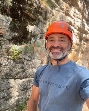 Antonio Lobato Instagram - Semana libre y vuelta a la roca en La Pedriza. Buscando sombras que ya aprieta el calor. Gran mañana de escalada. #climb #escalada #pedriza