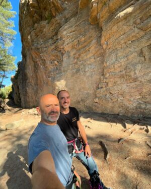 Antonio Lobato Instagram - Semana libre y vuelta a la roca en La Pedriza. Buscando sombras que ya aprieta el calor. Gran mañana de escalada. #climb #escalada #pedriza