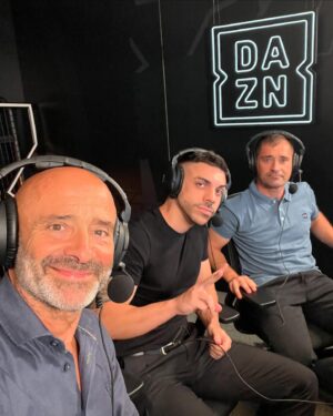 Antonio Lobato Instagram - Hoy @toni_cuquerella y yo tenemos refuerzos para la clasificación Sprint del GP de Austria. Gracias @djmariio por acompañarnos.
