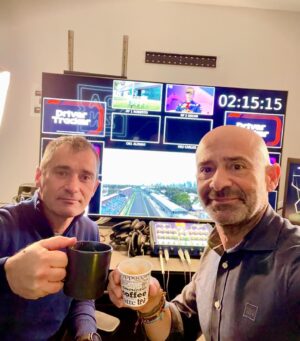 Antonio Lobato Instagram - Qué bonitas son las madrugadas del Gran Premio de Australia!! Barra libre de café!!!