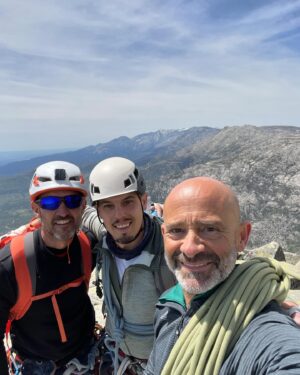 Antonio Lobato Instagram - Cima de El Torozo, una mole descomunal cerca del Puerto del Pico en Gredos. Día espectacular de escalada con @mguillenvalle y @drazefromthespace Un paraíso!! #climb #escalada #gredos #Torozo