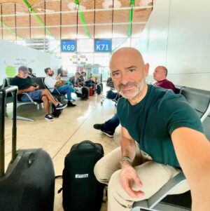 Antonio Lobato Instagram - Rumbo a Imola. Días excitantes por delante… #f1 #imola #gpemiliaromagna @dazn_es