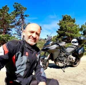 Antonio Lobato Instagram - Mañana perfecta para montar en moto. Buena ruta por la sierra de Madrid con mi Multistrada. Mucho ambiente motero (y ciclista). #moto #ducati #multistrada