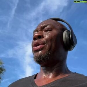 Antonio Tarver Instagram - Don’t count the days make the days count!! 

#LetsGetIt 🏃🏾‍♂️ 

#fitnesschallenge 💪🏾