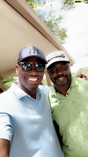 Antonio Tarver Instagram - Had a blast playing in @officialdbrooks55 annual celebrity golf event. Meet one of the legends of the game today @marshallfaulk 🏈 #28 #Indy #Rams NFHOH 🧥 #legend 🐐 

“Golf game really nice”! 🏌🏾‍♂️
