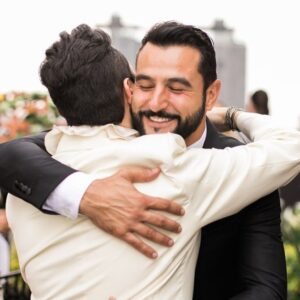 Antonio Velázquez Instagram - Acompañado a mis queridos @despinosajoyero @maximosmiranda en su día. 

❤️ Enhorabuena!!! 💍💍
#vivalosnovios #covidfree #todospruebasnegativas 
#amor #boda #celebrandolavida 🇲🇽 
🕺🏻@portagomoda