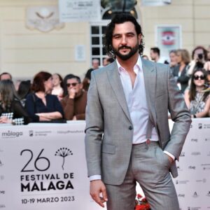 Antonio Velázquez Instagram - Un año más vibrando con esta maravillosa ciudad, Malaga.
Gracias a todos los que hacéis posible el @festivalmalaga @dypcomunicacion 
 Y como no, a mi incondicional @portagomoda 💕
@carcelen_mgmt