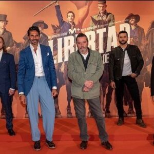 Antonio Velázquez Instagram - HOY llega la LIBERTAD 
de Enrique Urbizu en @movistarplus y
LIBERTAD en las salas de cine 🍿

@lazonacine 🔥

Guion de Miguel Barros y Michel Gaztambide 

🎥 EQUIPO NIVEL DIOS ❤️ 🎬 

#libertadurbizu 
@lazonacine #seriesespañolas
 #cineespañol