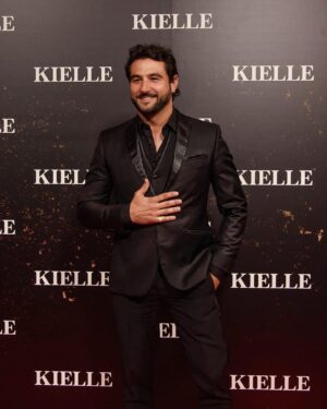 Antonio Velázquez Instagram - Todo un honor formar parte del lanzamiento de @kielleofficial 💍 una nueva firma de alta joyería en Madrid.
@museochicote @rgcamero35