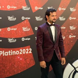 Antonio Velázquez Instagram - Noche de reencuentros ❤️🎬 🎥 
Gracias @premios_platino 
#totallook @portagomoda 
@laliga