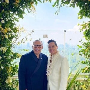 Antonio Velázquez Instagram - Acompañado a mis queridos @despinosajoyero @maximosmiranda en su día. 

❤️ Enhorabuena!!! 💍💍
#vivalosnovios #covidfree #todospruebasnegativas 
#amor #boda #celebrandolavida 🇲🇽 
🕺🏻@portagomoda