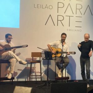António Zambujo Instagram - Ney Matogrosso, António Zambujo e João Camarero passando o som para um show logo mais na abertura do leilão beneficente "Arte para arte".

#mpb #musicabrasileira #neymatogrosso #joaocamarero #antoniozambujo