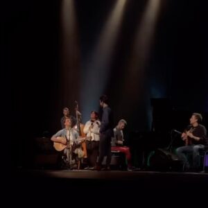 António Zambujo Instagram - Noite bonita no CCVF em Guimarães com os meus habituais e talentosos e extremamente bem apessoados companheiros, Bernardo Couto, João Moreira, Francisco Brito e João Salcedo e com dois convidados especiais, de quem tive o prazer de ser mentor no The Voice PT, Maria João e Zé Bacelar. Obrigado CCVF e a todos os que estiveram presentes. Sois belos! Próxima paragem: Berlin Philharmonie, Berlim (21 de Março) e Kölner Philharmonie, Colónia (22 de Março).

📷📹 @gilgoncalves_27 

#ZambasCorporate #Cidade