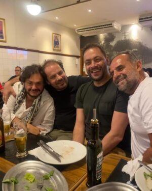António Zambujo Instagram - Viajar com estes 3 garante-me sempre coisas que adoro. Tocar para quem nos quer escutar, conhecer sítios lindos e muita farra! 
É sempre muito bom voltar ao Brasil e sentir o carinho do público em todas as cidades que tocamos. Muito obrigado a todos! Estou cansado mas muito feliz, pronto para Faro já amanhã e Lisboa nos dias 3, 4 e 5. 

#TourBrasilAz&Yc #Brasil #YamanduCosta #AntonioZambujo