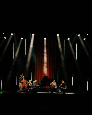 António Zambujo Instagram - Foram 3 noites espectaculares. Muito obrigado a todos! Seguimos para o Coliseu do Porto, dias 16 e 17 de Fevereiro 🫶🏾

📷 Sebastião Ferreira

#ZambasCorporate #Cidade