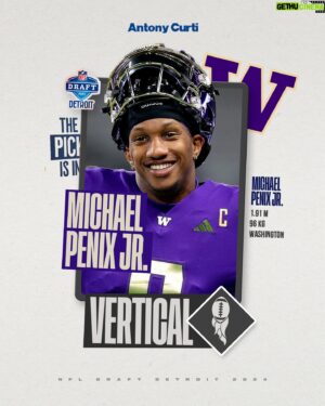 Antony Curti Instagram - Quer conhecer um pouco mais sobre os QBs do Draft 24?

🏈 Caleb Williams é um mágico, sente a pressão e de repente cria jogadas que ninguém espera. 

🏈 Drake Maye é o protótipo de um QB, capaz de fazer todos os lançamentos que um quarterback precisa e o protótipo da posição na NFL. 

🏈 Jayden Daniels é o craque, o playmaker. 50 TDs, ataca o perímetro, corre de uma maneira incrível e qualquer jogada pode ser um home run com ele. 

🏈 J.J. McCarthy é o campeão e o destemido, segura a bola ate o último instante para passar sob pressão e não tem medo de seguir seus instintos, sobretudo no meio do campo. 

🏈 Michael Penix Jr. é o vertical, com uma produção fabulosa em passes no fundo do campo e capaz de uma big play em qualquer setor profundo. 

🏈 Bo Nix, experiente, é o processador perfeito para passes curtos e um sistema com run pass option e screens. 

Qual seu preferido? Descubra em qual time eles vão jogar hoje a partir das 21h, na ESPN2 e Star  . Te esperamos! #NFLnaESPN #DraftnaESPN