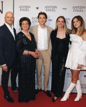 Antoon Instagram - Afgelopen zondag ging mijn film ‘Engel’ in première. Dankbaar voor alle goeie reacties ❤️ Ik kan niet wachten om hem aan jullie te laten zien!! Extra bioscooptickets voor 21 en 23 april zijn nu verkrijgbaar via de link in mijn bio