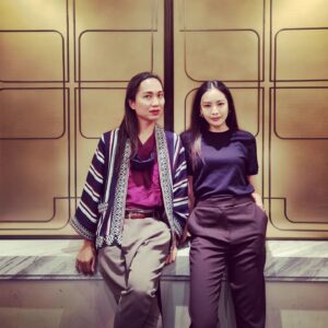 Anucha Boonyawatana Instagram - แพท ชญานิษฐ์ กำลังมีหนังเข้าโรงเรื่อง "ภาพหวาด" ค่ะ นอกจากการแสดงที่เชื่อมือได้แล้ว หนังยังมีงานโปรดักชั่นที่ดึงบรรยากาศ gothic horror (หนังแนวหญิงสาวท่ามกลางคฤหาสน์ใหญ่โต เร้นลับ) ออกมาได้ดีมาก ใครชอบหนังสยองขวัญแนวนี้ลองไปรับชมในโรงภาพยนตร์กันค่ะ

ปล. เบื่อเวลาต้องมาถ่ายรูปคู่กับแพทค่ะ เพราะนางสวยเหมือนภาพวาด ส่วนดิฉันขอกลายเป็นภาพหวาดแทนละกันค่ะ