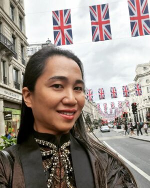 Anucha Boonyawatana Instagram - ถ่ายรูปให้รู้ไปเลยค่ะว่าอยู่ที่อังกฤษ วันนี้มีฉายหนัง The Blue Hour ที่ลอนดอน Barbican Centre ตอน 6 โมงเย็น (เทศกาล Queer East Film Festival) ตอนจบนุชี่จะไปพูดคุยกับผู้ชมด้วยนะคะ  แต่เหมือนว่าตั๋วจะเต็มแล้ว

วันเสาร์ที่ 28 พ.ค. มีฉายหนังเรื่องมะลิลา ที่ BFI ด้วย ใครมีเพื่อนที่อังกฤษอยากพูดคุยกันฝากแจ้งข่าวได้ค่ะ 

จองตั๋วมะลิลาได้ที่ลิงค์นี้
https://queereast.org.uk/festival-2022/