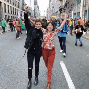 Anuna De Wever Instagram - Friends who change the world together, stay together 💪🏼❤️ 

Waking up today, it still feels unbelievable how many of you showed up yesterday. 

I’m grateful for every single person who mobilized their friends, families, colleagues and played a part in yesterday’s success. Thank you. 

Who did you strike with yesterday? 

Tag your partner in crime below!👇🏼

Photo credits: Matt Jarvis