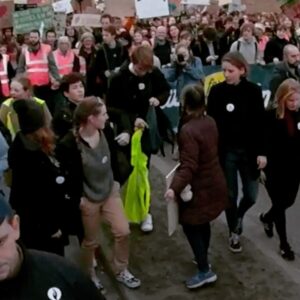 Anuna De Wever Instagram - TELL YOUR FRIENDS TO PULL UP!

For the first time since the covid pandemic started,we will take on the streets again tomorrow in Brussels 
✊🏼🌍

During these months, we have worked behind the scenes and repeatedly told our leaders to show courage by demonstrating real climate leadership. 

Unsurprisingly, the climate targets and commitments presented by our leaders are not even close to being ambitious enough. And they know it very well. 

Now with the restrictions lifted, we need all of you to join us in sending a strong message to our leaders. 

It’s time that they feel our disappointment. 

It’s time to get loud. 

It’s time to take on the streets again. 

It’s time to get #BackToTheClimate 🌏

See you tomorrow! 👇🏼

📆 10/10/2021 
⏰ 13:00
📌 Brussels North, Belgium 

@youthforclimate @fridaysforfuture
