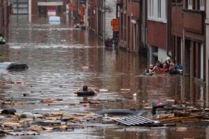Anuna De Wever Instagram - This is the climate crisis in action. 

Currently, Belgium, the Netherlands, France, Luxembourg, Switzerland and Germany are being hit by extremely heavy rainfall and floods. 

Entire villages are being destroyed. Hundreds of people are being evacuated by emergency services. 

All IPCC reports have for a long time been predicted that global warming is projected to lead to a higher intensity of rainfall throughout Europe. Extreme weather will occur more and more frequently. 

Our thoughts are with the victims and all those who have lost their homes due to the extreme weather events such as droughts, floods and heatwaves this summer. 

A lot of gratitude to those who are working in the rescue operations. @youth.for.climate 

Foto : Bruno Fahy