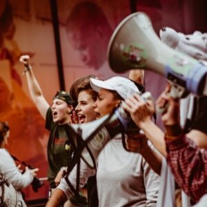 Anuna De Wever Instagram - Why do we still need to strike? 🌎

I recently had a conversation with someone who told me they didn’t join the climate strikes because it wasn’t clear to them ‘what we asked exactly’ and if anything is really changing because of it. 

Let me take a moment to lay it out for you. 

Science has made clear that we have less than six years before climate change becomes irreversible. 

This is because we would produce so many emissions and break so many ecosystems that they won’t be able to bounce back. This means that we need rapid and urgent action. 

Three years ago, we designed a climate action plan with more than 100 scientists especially for Belgian policy. We’ve given this to all party leaders in Belgium. All our demands are in there. This is about higher targets, a faster energy transition, enhancing biodiversity and much more. 

This plan has been ignored and disregarded since. Politicians have not incorporated this in their policies. In the EU, but also Belgium alone, our climate targets are way too low and the transition to renewables is not being prioritized. With current policies we are going to a world of 3-4 degrees rise. 

This is not a world we can live in. 

We are globally already dealing with water and food shortages, refugee crisis, extreme weather events, extreme droughts, floods and sea-level rise. If we don’t act now, these things will only become worse. 

Not enough is being done and we are about to inherit an unlivable planet. We cannot ignore the facts and need to put pressure on our leaders to show real climate leadership — at last. 

This is why we strike, and why we are calling you to join us on the 22nd of October for the #GlobalStrike. 

Spread the word! 📣

Picture credits @cherryblossom_d_photography