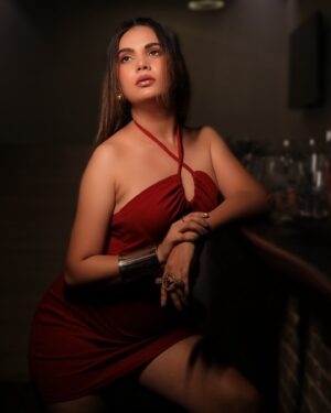 Anupama Agnihotri Instagram - Fashion is the armor to survive everyday life

📸 @portraitdeewana 
Mua  @mua_shwetavijay 
Stylist @style_deintrepide 
 
#fashionstyle #look #armor #fasion #xo #sections #instadaily #dresses #dress #instadaily #teamlfg #anupmaagnihotri