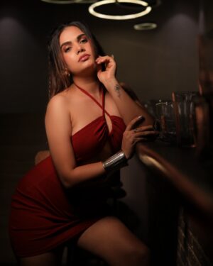 Anupama Agnihotri Instagram - Fashion is the armor to survive everyday life

📸 @portraitdeewana 
Mua  @mua_shwetavijay 
Stylist @style_deintrepide 
 
#fashionstyle #look #armor #fasion #xo #sections #instadaily #dresses #dress #instadaily #teamlfg #anupmaagnihotri