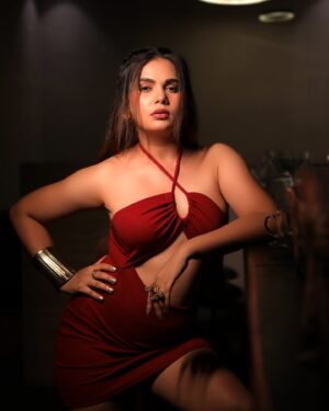 Anupama Agnihotri Instagram - Fashion is the armor to survive everyday life

📸 @portraitdeewana 
Mua  @mua_shwetavijay 
Stylist @style_deintrepide 
 
#fashionstyle #look #armor #fasion #xo #sections #instadaily #dresses #dress #instadaily #teamlfg #anupmaagnihotri