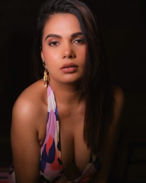 Anupama Agnihotri Instagram - the sparkle in her eyes

@portraitdeewana 
@mua_shwetavijay 
@style_deintrepide 
@anupmaagnihotri 

#the #sparkle #in #her #eyes #look #looks #sections #xoxo #beauty #anupmaagnihotri