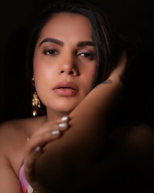 Anupama Agnihotri Instagram - the sparkle in her eyes

@portraitdeewana 
@mua_shwetavijay 
@style_deintrepide 
@anupmaagnihotri 

#the #sparkle #in #her #eyes #look #looks #sections #xoxo #beauty #anupmaagnihotri