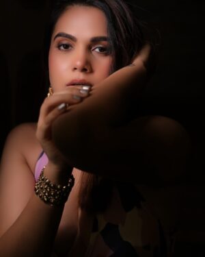 Anupama Agnihotri Instagram - the sparkle in her eyes

@portraitdeewana 
@mua_shwetavijay 
@style_deintrepide 
@anupmaagnihotri 

#the #sparkle #in #her #eyes #look #looks #sections #xoxo #beauty #anupmaagnihotri