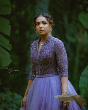 Anupama Gowda Instagram - Lost…
But finally found 😜
#rajaranireloaded 

Outfit: @flyrobebangalore_malleshwaram 
Styling : Meeeeee
Accessories: @thespatika 
MUA: @makeoverwith_vandana 
Assisted by : @thestyles_surya 
PC: @raghavstudios