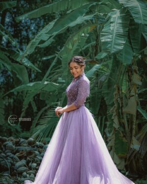 Anupama Gowda Instagram - Lost…
But finally found 😜
#rajaranireloaded 

Outfit: @flyrobebangalore_malleshwaram 
Styling : Meeeeee
Accessories: @thespatika 
MUA: @makeoverwith_vandana 
Assisted by : @thestyles_surya 
PC: @raghavstudios