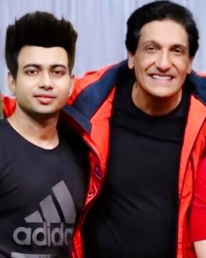 Anusheel Chakrabarty Instagram - 𝐈𝐭 𝐰𝐚𝐬 𝐡𝐨𝐧𝐨𝐮𝐫 𝐚𝐧𝐝 𝐠𝐫𝐞𝐚𝐭 𝐩𝐫𝐢𝐯𝐢𝐥𝐞𝐠𝐞 𝐟𝐨𝐫 𝐚 𝐚𝐯𝐞𝐫𝐚𝐠𝐞 𝐝𝐚𝐧𝐜𝐞𝐫 𝐥𝐢𝐤𝐞 𝐦𝐞 𝐭𝐨 𝐛𝐞 𝐩𝐞𝐫𝐬𝐨𝐧𝐚𝐥𝐥𝐲 𝐩𝐫𝐚𝐢𝐬𝐞𝐝 𝐚𝐧𝐝 𝐩𝐚𝐭𝐭𝐞𝐝 𝐚𝐭 𝐭𝐡𝐞 𝐒𝐮𝐦𝐦𝐞𝐫 𝐅𝐮𝐧𝐤’𝐬 𝐏𝐫𝐞-𝐓𝐞𝐜𝐡 𝐛𝐲 𝐧𝐨𝐧𝐞 𝐨𝐭𝐡𝐞𝐫 𝐭𝐡𝐚𝐧 𝐒𝐡𝐢𝐚𝐦𝐚𝐤 𝐃𝐚𝐯𝐚𝐫 𝐒𝐢𝐫 @shiamakofficial 𝐰𝐡𝐨 𝐧𝐞𝐞𝐝𝐬 𝐧𝐨 𝐢𝐧𝐭𝐫𝐨𝐝𝐮𝐜𝐭𝐢𝐨𝐧,𝐚𝐬 𝐦𝐚𝐧𝐲 𝐨𝐟 𝐲𝐨𝐮 𝐤𝐧𝐨𝐰 𝐡𝐢𝐦 𝐚𝐬 𝐚 𝐟𝐚𝐦𝐨𝐮𝐬 𝐜𝐞𝐥𝐞𝐛𝐫𝐢𝐭𝐲 𝐁𝐨𝐥𝐥𝐲𝐰𝐨𝐨𝐝 𝐜𝐡𝐨𝐫𝐞𝐨𝐠𝐫𝐚𝐩𝐡𝐞𝐫,𝐧𝐨𝐭𝐞𝐝 𝐚𝐬 𝐨𝐧𝐞 𝐨𝐟 𝐭𝐡𝐞 𝐅𝐈𝐑𝐒𝐓 𝐭𝐨 𝐛𝐫𝐢𝐧𝐠 𝐜𝐨𝐧𝐭𝐞𝐦𝐩𝐨𝐫𝐚𝐫𝐲 𝐣𝐚𝐳𝐳 𝐚𝐧𝐝 𝐰𝐞𝐬𝐭𝐞𝐫𝐧 𝐟𝐨𝐫𝐦𝐬 𝐨𝐟 𝐝𝐚𝐧𝐜𝐞 𝐭𝐨 𝐈𝐧𝐝𝐢𝐚 🇮🇳 .𝐇𝐞 𝐢𝐬 𝐤𝐧𝐨𝐰𝐧 𝐚𝐬 𝐭𝐡𝐞 𝐆𝐔𝐑𝐔 𝐨𝐟 𝐜𝐨𝐧𝐭𝐞𝐦𝐩𝐨𝐫𝐚𝐫𝐲 𝐝𝐚𝐧𝐜𝐞 𝐢𝐧 𝐈𝐧𝐝𝐢𝐚.𝐇𝐞 𝐢𝐬 𝐫𝐞𝐬𝐩𝐨𝐧𝐬𝐢𝐛𝐥𝐞 𝐟𝐨𝐫 𝐦𝐨𝐝𝐞𝐫𝐧𝐢𝐳𝐢𝐧𝐠 𝐈𝐧𝐝𝐢𝐚’𝐬 𝐝𝐚𝐧𝐜𝐞 𝐬𝐜𝐞𝐧𝐞 𝐞𝐬𝐩𝐞𝐜𝐢𝐚𝐥𝐥𝐲 𝐢𝐧 𝐭𝐡𝐞 𝐟𝐢𝐥𝐦 𝐚𝐧𝐝 𝐭𝐡𝐞𝐚𝐭𝐫𝐞 𝐢𝐧𝐝𝐮𝐬𝐭𝐫𝐢𝐞𝐬.𝐇𝐞 𝐢𝐬 𝐫𝐞𝐬𝐩𝐞𝐜𝐭𝐞𝐝 𝐟𝐨𝐫 𝐡𝐢𝐬 𝐞𝐯𝐞𝐫-𝐞𝐯𝐨𝐥𝐯𝐢𝐧𝐠 𝐚𝐧𝐝 𝐯𝐞𝐫𝐲 𝐩𝐨𝐩𝐮𝐥𝐚𝐫 “𝐒𝐡𝐢𝐚𝐦𝐚𝐤 𝐒𝐭𝐲𝐥𝐞” 𝐨𝐟 𝐝𝐚𝐧𝐜𝐞.𝐇𝐞 𝐰𝐚𝐬 𝐭𝐡𝐞 𝐝𝐢𝐫𝐞𝐜𝐭𝐨𝐫 𝐨𝐟 𝐜𝐡𝐨𝐫𝐞𝐨𝐠𝐫𝐚𝐩𝐡𝐲 𝐟𝐨𝐫 𝐭𝐡𝐞 𝐂𝐨𝐦𝐦𝐨𝐧𝐰𝐞𝐚𝐥𝐭𝐡 𝐆𝐚𝐦𝐞𝐬,𝐌𝐞𝐥𝐛𝐨𝐮𝐫𝐧𝐞 𝐚𝐧𝐝 𝐂𝐨𝐦𝐦𝐨𝐧𝐰𝐞𝐚𝐥𝐭𝐡 𝐆𝐚𝐦𝐞𝐬 𝐰𝐡𝐢𝐜𝐡 𝐰𝐚𝐬 𝐡𝐞𝐥𝐝 𝐃𝐞𝐥𝐡𝐢.𝐈𝐧 𝟐𝟎𝟏𝟏 𝐡𝐞 𝐜𝐡𝐨𝐫𝐞𝐨𝐠𝐫𝐚𝐩𝐡𝐞𝐝 𝐭𝐡𝐞 𝐝𝐚𝐧𝐜𝐞 𝐬𝐞𝐪𝐮𝐞𝐧𝐜𝐞𝐬 𝐟𝐨𝐫 𝐭𝐡𝐞 𝐇𝐨𝐥𝐥𝐲𝐰𝐨𝐨𝐝 𝐦𝐨𝐯𝐢𝐞 𝐌𝐢𝐬𝐬𝐢𝐨𝐧 𝐈𝐦𝐩𝐨𝐬𝐬𝐢𝐛𝐥𝐞 𝟒 𝐬𝐭𝐚𝐫𝐫𝐢𝐧𝐠 𝐓𝐨𝐦 𝐂𝐫𝐮𝐢𝐬𝐞.

🕺

🕺

🕺

🕺

🕺

#shiamak #dance #sdipa #havefeetwilldance #bollywood #shiamakdavar #anooshilchakrabartty #danceclasses #summerfunk  #winterfunk #shiamakonlineclasses #dancer #bollywooddance #dancersofinstagram #quarantineanddance #funkitup #shiamakmidlands #learning #kidsactivities #playydatemoms #toddleractivites #shiamakstyle #playydate #funactivities #creativelearning #explore #explorepage #viral #trending #dancers