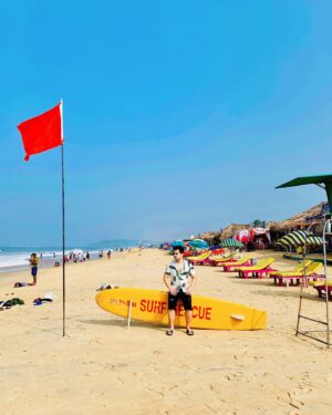 Anusheel Chakrabarty Instagram - 𝙏𝙝𝙞𝙨 𝙗𝙚𝙖𝙘𝙝 🏖 𝙞𝙨 𝙥𝙤𝙥𝙪𝙡𝙖𝙧 𝙖𝙢𝙤𝙣𝙜 𝙩𝙤𝙪𝙧𝙞𝙨𝙩𝙨 𝙙𝙪𝙚 𝙩𝙤 𝙩𝙝𝙚 𝙖𝙫𝙖𝙞𝙡𝙖𝙗𝙞𝙡𝙞𝙩𝙮 𝙤𝙛 𝙧𝙚𝙨𝙩𝙖𝙪𝙧𝙖𝙣𝙩𝙨, 𝙘𝙡𝙪𝙗𝙨 𝙖𝙣𝙙 𝙨𝙝𝙤𝙥𝙥𝙞𝙣𝙜 𝙖𝙘𝙩𝙞𝙫𝙞𝙩𝙞𝙚𝙨.𝘾𝙖𝙡𝙖𝙣𝙜𝙪𝙩𝙚 𝙞𝙨 𝙖𝙡𝙨𝙤 𝙛𝙖𝙢𝙤𝙪𝙨 𝙛𝙤𝙧 𝙞𝙩𝙨 𝙬𝙖𝙩𝙚𝙧 𝙨𝙥𝙤𝙧𝙩 𝙖𝙘𝙩𝙞𝙫𝙞𝙩𝙞𝙚𝙨. 𝙊𝙣𝙚 𝙘𝙖𝙣 𝙚𝙭𝙥𝙚𝙧𝙞𝙚𝙣𝙘𝙚 𝙥𝙖𝙧𝙖-𝙨𝙖𝙞𝙡𝙞𝙣𝙜, 𝙬𝙖𝙩𝙚𝙧 𝙨𝙪𝙧𝙛𝙞𝙣𝙜, 𝙗𝙖𝙣𝙖𝙣𝙖 𝙧𝙞𝙙𝙚, 𝙟𝙚𝙩-𝙨𝙠𝙞.
.
.
.
.

#flag #nush_chakra #calangutebeach #beachlife #actor #sky #beachvibes #sand #goa #surf #vacation #enjoy #sea #instagood #instafor #instagram #anusheelchakrabarty #pose #mypoint #trip #people #foryou #foryoupage #trending #parkhotelcalangute #resort #photo #photography #serious #takeshort