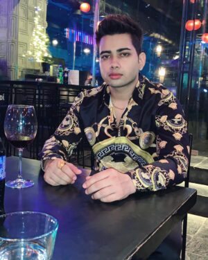 Anusheel Chakrabarty Instagram - 𝕊𝕦𝕡𝕖𝕣 𝕔𝕝𝕒𝕤𝕤𝕪 𝕒𝕝𝕨𝕒𝕪𝕤 𝕤𝕒𝕤𝕤𝕪 ♜

⭑

⭑

⭑

𝗢𝘂𝘁𝗳𝗶𝘁𝘀 𝗮𝗻𝗱 𝗥𝗶𝗻𝗴 : @versace 

⭑

⭑

⭑

#portrait #photography #art 
#anusheelchakrabarty #actor #bollywood #mumbai #portraitphotography #photooftheday #model #photo #photographer #love #instagood #fashion #picoftheday #instagram #beautiful #portraits #like #style #myself #follow #me #beauty #iphone13 #artist #bhfyp #smile #likeforlikes #bhfyp