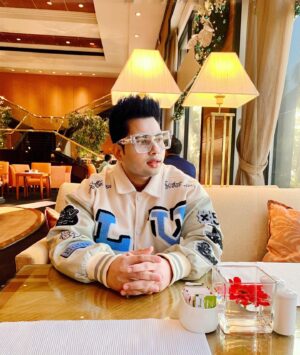 Anusheel Chakrabarty Instagram - "𝐓𝐡𝐢𝐬 𝐢𝐬 𝐚𝐧 𝐚𝐩𝐩𝐫𝐞𝐜𝐢𝐚𝐭𝐢𝐨𝐧 𝐩𝐨𝐬𝐭 𝐟𝐨𝐫 𝐦𝐲𝐬𝐞𝐥𝐟,𝐨𝐧 𝐦𝐲 𝟐𝟗𝐭𝐡 𝐛𝐢𝐫𝐭𝐡𝐝𝐚𝐲 🥳🎂🎉

🥳

🎂

🎉 

𝐁𝐨𝐦𝐛𝐞𝐫 𝐉𝐚𝐜𝐤𝐞𝐭 & 𝐒𝐮𝐧𝐠𝐥𝐚𝐬𝐬𝐞𝐬 : @louisvuitton 🤍😎

🎈 

🎊 

🍰 

#birthday #happybirthday #anooshilchakrabartty #actor #bollywood #birthdayouting #cake #birthdaycake #birthdayboy #happy #gift #instagood #celebration #photography  #instagram #chocolate #friends #like #handmade #cakedecorating #food #photooftheday #louisvuitton #louisvuittonjacket #louisvuittonsunglasses #events #tridenthotelmumbai #cafeverandah  #29thbirthday #birthdayspentwell