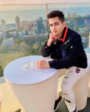 Anusheel Chakrabarty Instagram - 𝐘𝐨𝐮 𝐜𝐚𝐧’𝐭 𝐝𝐮𝐥𝐥 𝐦𝐲 𝐬𝐩𝐚𝐫𝐤𝐥𝐞 ✨

⭑

⭑

⭑

⭑

⭑

#candid #photography #anusheelchakrabarty #actor #model #bollywood #hollywood #candidphotography #love #photooftheday #instagood #instagram #portrait #fashion #picoftheday #portraitphotography #mumbai #fourseasonshotelmumbai #india #skyscrapers #like #photo #smile #follow #instadaily #bhfyp