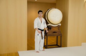 Anusheel Chakrabarty Instagram - 𝐀𝐭 𝐭𝐡𝐞 𝐃𝐚𝐢𝐤𝐚𝐧𝐲𝐚𝐦𝐚 𝐃𝐨𝐣𝐨 @kyokushin_daikanyama 𝐨𝐟  𝐨𝐮𝐫 𝐈𝐊𝐎 𝐤𝐲𝐨𝐤𝐮𝐬𝐡𝐢𝐧𝐤𝐚𝐢𝐤𝐚𝐧 (𝐈𝐊𝐎𝟏)𝐚𝐭 𝐒𝐡𝐢𝐛𝐮𝐲𝐚-𝐤𝐮,𝐓𝐨𝐤𝐲𝐨 𝐉𝐚𝐩𝐚𝐧 🇯🇵 𝐟𝐨𝐫 𝐭𝐡𝐞 𝐈𝐧𝐭𝐞𝐧𝐬𝐢𝐯𝐞 𝐭𝐫𝐚𝐢𝐧𝐢𝐧𝐠 𝐜𝐨𝐮𝐫𝐬𝐞,𝐈 𝐰𝐚𝐬 𝐭𝐡𝐞 𝐲𝐨𝐮𝐧𝐠𝐞𝐬𝐭 𝐚𝐧𝐝 𝐥𝐨𝐰𝐞𝐫 𝐃𝐚𝐧 𝐫𝐚𝐧𝐤𝐞𝐝 𝐢𝐧𝐝𝐢𝐯𝐢𝐝𝐮𝐚𝐥 𝐚𝐦𝐨𝐧𝐠𝐬𝐭 𝐭𝐡𝐞𝐦 𝐚𝐥𝐥 𝐭𝐨 𝐚𝐭𝐭𝐞𝐧𝐝 𝐭𝐡𝐞 𝐜𝐨𝐮𝐫𝐬𝐞.

𝐓𝐡𝐞 𝐃𝐚𝐢𝐤𝐚𝐧𝐲𝐚𝐦𝐚 𝐃𝐨𝐣𝐨 𝐢𝐬 𝐧𝐨𝐭 𝐨𝐧𝐥𝐲 𝐭𝐡𝐞 𝐩𝐥𝐚𝐜𝐞 𝐰𝐡𝐞𝐫𝐞 𝐛𝐥𝐚𝐜𝐤 𝐛𝐞𝐥𝐭𝐬 𝐟𝐫𝐨𝐦 𝐚𝐥𝐥 𝐚𝐫𝐨𝐮𝐧𝐝 𝐭𝐡𝐞 𝐰𝐨𝐫𝐥𝐝 🌎 𝐮𝐩𝐝𝐚𝐭𝐞 𝐭𝐡𝐞𝐢𝐫 𝐭𝐞𝐜𝐡𝐧𝐢𝐪𝐮𝐞𝐬, 𝐢𝐭 𝐢𝐬 𝐚𝐥𝐬𝐨 𝐚 𝐛𝐞𝐚𝐮𝐭𝐢𝐟𝐮𝐥𝐥𝐲 𝐝𝐞𝐬𝐢𝐠𝐧𝐞𝐝 𝐞𝐧𝐯𝐢𝐫𝐨𝐧𝐦𝐞𝐧𝐭 𝐭𝐨 𝐜𝐫𝐨𝐬𝐬 𝐜𝐮𝐥𝐭𝐮𝐫𝐚𝐥 𝐟𝐫𝐢𝐞𝐧𝐝𝐬𝐡𝐢𝐩 𝐚𝐦𝐨𝐧𝐠 𝐛𝐫𝐚𝐧𝐜𝐡 𝐜𝐡𝐢𝐞𝐟𝐬 𝐚𝐧𝐝 𝐚𝐝𝐯𝐚𝐧𝐜𝐞𝐝 𝐬𝐭𝐮𝐝𝐞𝐧𝐭𝐬,𝐢𝐭 𝐰𝐚𝐬 𝐚𝐧 𝐚𝐰𝐞𝐬𝐨𝐦𝐞 𝐞𝐱𝐩𝐞𝐫𝐢𝐞𝐧𝐜𝐞 𝐟𝐨𝐫 𝐦𝐞 𝐭𝐡𝐚𝐧𝐤𝐬 🙏 𝐭𝐨 𝐒𝐞𝐧𝐬𝐞𝐢 𝐀𝐧𝐚𝐧𝐝 𝐋𝐚𝐥 𝐑𝐚𝐣𝐮 𝐟𝐨𝐫 𝐫𝐞𝐜𝐨𝐦𝐦𝐞𝐧𝐝𝐢𝐧𝐠 𝐦𝐞 𝐟𝐨𝐫 𝐭𝐡𝐢𝐬 𝐂𝐨𝐮𝐫𝐬𝐞.𝐁𝐢𝐠 𝐭𝐡𝐚𝐧𝐤 𝐲𝐨𝐮 ☺️.

𝐃𝐨𝐧𝐭 𝐤𝐧𝐨𝐰 🤷‍♂️ 𝐰𝐡𝐚𝐭 𝐰𝐢𝐥𝐥 𝐛𝐞 𝐢𝐧 𝐭𝐡𝐞 𝐟𝐮𝐭𝐮𝐫𝐞 🤔 𝐛𝐮𝐭 𝐲𝐞𝐚𝐡 𝐢𝐭’𝐬 𝐭𝐢𝐦𝐞 𝐟𝐨𝐫 𝐦𝐞 𝐭𝐨 𝐬𝐞𝐭 𝐧𝐞𝐰 𝐠𝐨𝐚𝐥𝐬.

𝐋𝐢𝐯𝐢𝐧𝐠 𝐦𝐲 𝐝𝐫𝐞𝐚𝐦! 𝐀𝐦𝐞𝐧.𝐎𝐬𝐮!!
.
.
𝐏𝐢𝐜 𝐜𝐨𝐮𝐫𝐭𝐞𝐬𝐲: @guruclef82 👌👍

#daikanyama #daikanyamadojo #shibuya #ikokyokushinkaikan #iko1 #ichigeki #kyokushin #kyokushinkarate #karatelife #karatelove #karatelover #karateintotheolympics #kanchomatsui #sensei #senseianusheelchakraborty #karateka #blackbelt #fighter #karatechampion #tokyo #japan #intensivetraining #course #techniques #2017 #karatephotography #livingmydream #bhfyp #osu