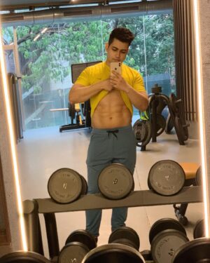 Anusheel Chakrabarty Instagram - Ｓｉｘ ｐａｃｋ ｉｎ ｐｒｏｇｒｅｓｓ…
.
.
.
.
@prashantsixpack @leankitchenbymaya 

#abs #fitness #workout #gym #bodysculptor #bodybuilding #fit #fitnessmotivation #muscle #fitfam #training #gymlife #fitnessmodel #instafit #shredded #strong #fitspo #fitnessaddict #exercise #health #personaltrainer #sixpack #gains #lifestyle #cardio #body #core #healthy #bhfyp #bollywood