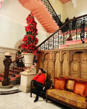 Anusheel Chakrabarty Instagram - #latepost 𝒴𝑜𝓊 𝒞𝒜𝒩 𝒻𝒾𝓃𝒹 𝓂𝑒 𝓊𝓃𝒹𝑒𝓇 𝓉𝒽𝑒 𝓂𝒾𝓈𝓉𝓁𝑒𝓉𝑜𝑒 🎄

☆

☆

☆

☆

☆

#christmas #christmastree #anusheelchakrabarty #actor #bollywood #mumbai #india #tajmahalpalace #christmasdecor #xmas #merrychristmas #christmastime #winter #santa #christmasgifts #christmasdecorations #christmaslights #santaclaus  #gift #instagood #holidays #holiday #gifts #noel #photography #navidad #hoteldecor #bhfyp