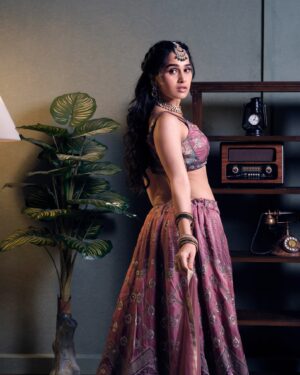 Anushka Kaushik Instagram - Ishq ibadat hai🤲
.
.
.
Photography - @_prajwalkhade 
Outfit - @niyanta_offical 
Jewellery - @shillpapuriidesignerjewellery 
Stylist - 
@thisisarpitaaa 
Makeup - @upasana.chh__ 
Hair - @parvatisingh77 
Assistant stylist - @prajaktathestylist 
Studio - @dotmediabase 
Managed by - @hardikgambhir
.
.
#photoshoot #photos #indoor #indian #aesthetics #sadsongs #emotion #anushkasharma #anushkakaushik