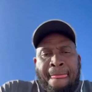 Anwan Glover Instagram - Gm this a message to my young black boys and men period once you are gone life goes on the page 📃 will continue to turn self care taking time for you your brain 🧠 your life people will never know what you go through in life because they don’t care 🤷🏾 as long as you can do whatever or something for them it’s ok nobody cares that I lost my entire house 🏡 hold all my siblings my mom my dad my step dad who cares nobody life goes on so take time to make sure you are ok mentally and physically for your self care at the end of the day it’s YOU 🫶🏽❤️🧠🌊 G #imjustanuptownboy #backyard4life I THANK MY MOM FOR TEACHING ME NOT TO TRUST EVERYONE IS ONE REASON I AM STILL ALIVE 🔑💪🏽💯❤️. THANKS MOMMY I MISS YOU SO MUCH KEEP WATCHING OVER ME MY QUEEN 👑🫶🏽❤️