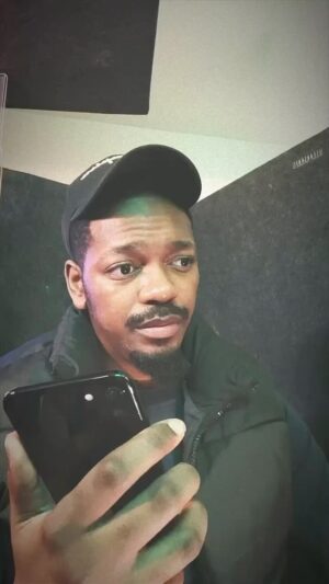 Anwan Glover Instagram - Gm to all my guys valentines 💘 day is one ☝🏾 day away and it’s taxes cash 💵 out time so look 👀 pick your poison ☠️ and come on in because sweet Mabel is waiting and she want to take you down baby lls 😂😂😂😂😂 get the job done ✅ fool ass 💯 answer the got Damm phone 📱